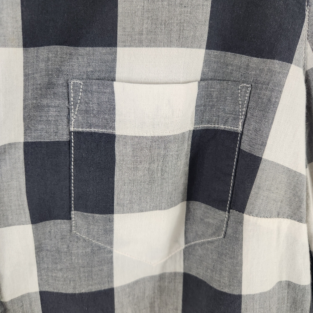 Old Navy, woman's drk/ light gray block plaid blouse, Sz M - Picture 5 of 6